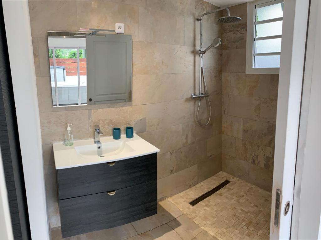 Appartement Saint Gilles Les Bains Exteriér fotografie